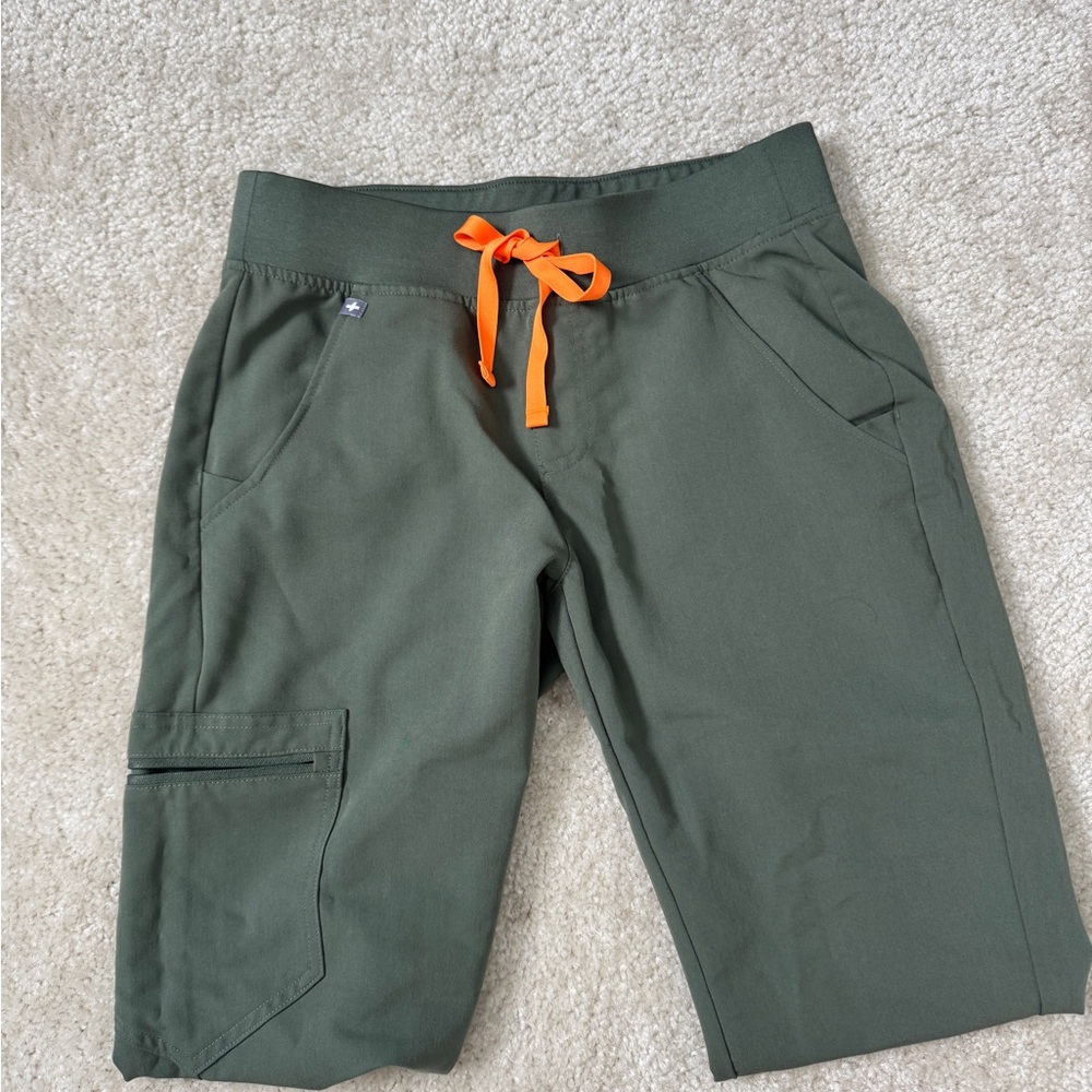Figs Olive Scrub Set with Bright Orange Tie - Picture 4 of 5